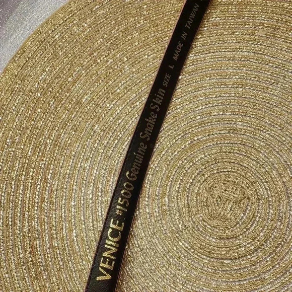 Venice Genuine Snake Skin belt size L made in Taiwan great condition - Picture 2 of 3